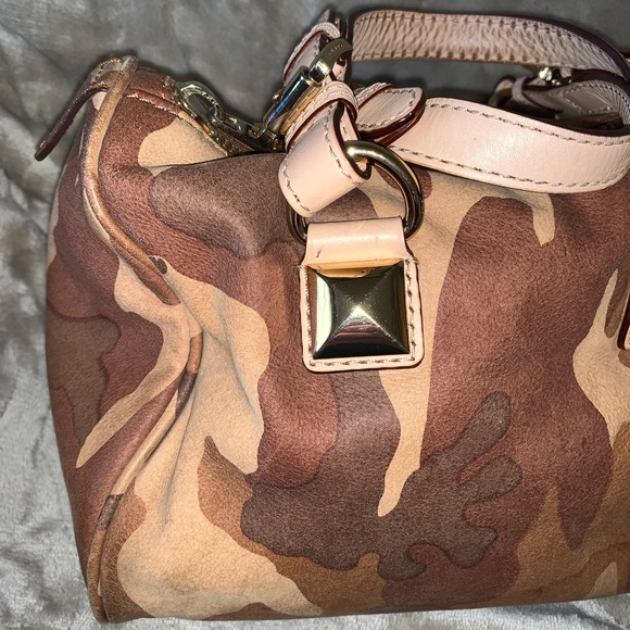 Michael Kors Small Camo Grayson Handbag with Gold Hardware. Classic and Chic! - Picture 2 of 10